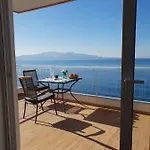 Beachfront Luxe 아파트 *