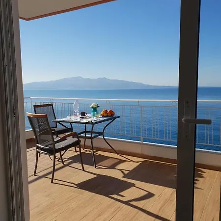 Beachfront Luxe Apartman *