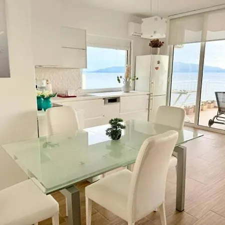 Beachfront Luxe *