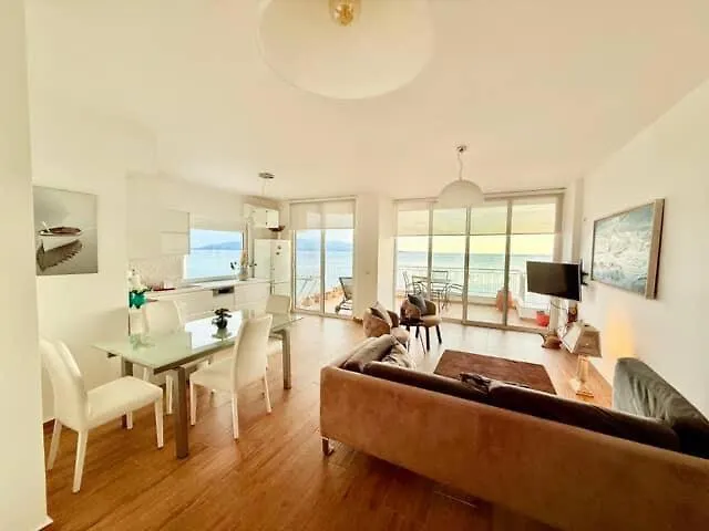 Lägenhet Beachfront Luxe